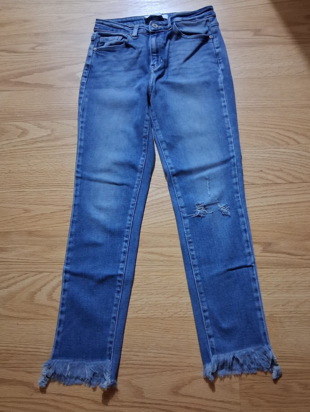 KanCan Distressed Cropped Ankle Jeans in Blue Sz 7 / 27 Pre-owned